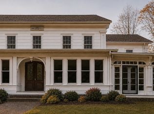 15 W Main St, Upton, MA 01568