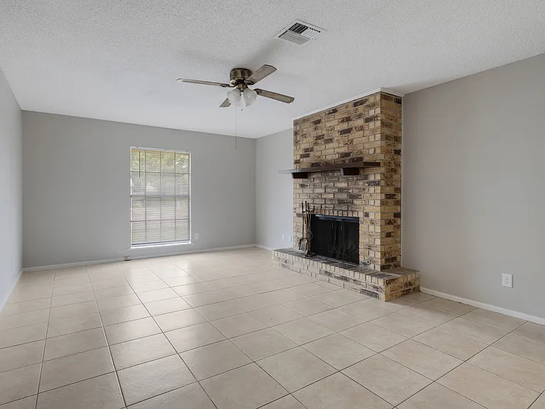 104 Plaza Village Dr — Photo 10