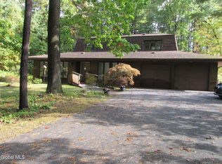 5 Stonegate Rd, Ballston Lake, NY 12019