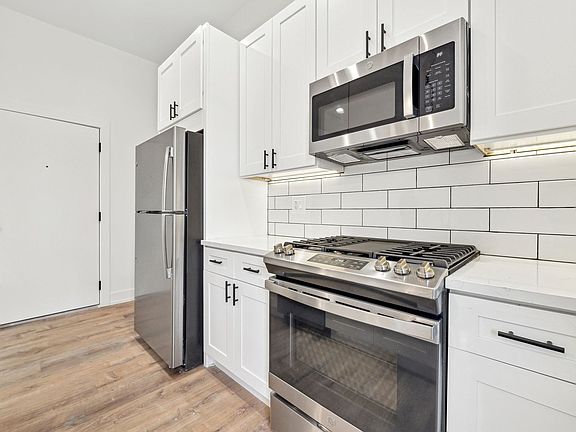 5th image of 2219 N Hamilton Ave #201W