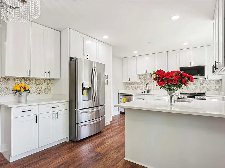 7081 Leewood Forest Dr — Photo 2