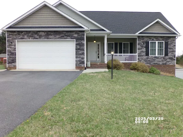 33 Riverhead Dr, Staunton, VA 24401