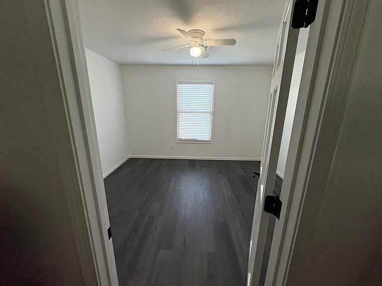 4521 Park 10 Ct — Photo 14