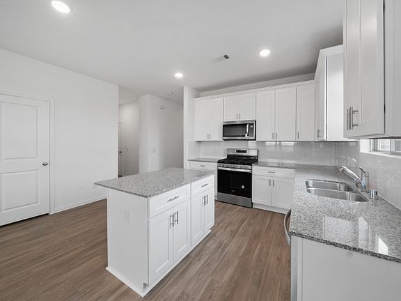 3rd image of 13590 Myrtle Gardens Blvd