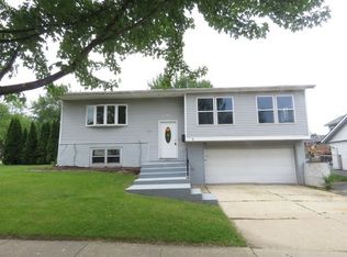 100 W Green Meadows Blvd, Streamwood, IL 60107