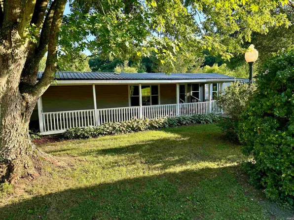 4462 E Tulip Rd, Bloomfield, IN 47424