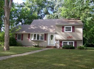 1 Mannes St, Ronkonkoma, NY 11779