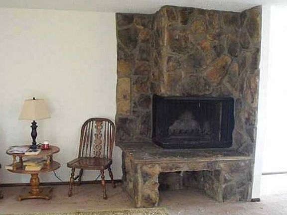 Living Room/Fireplace