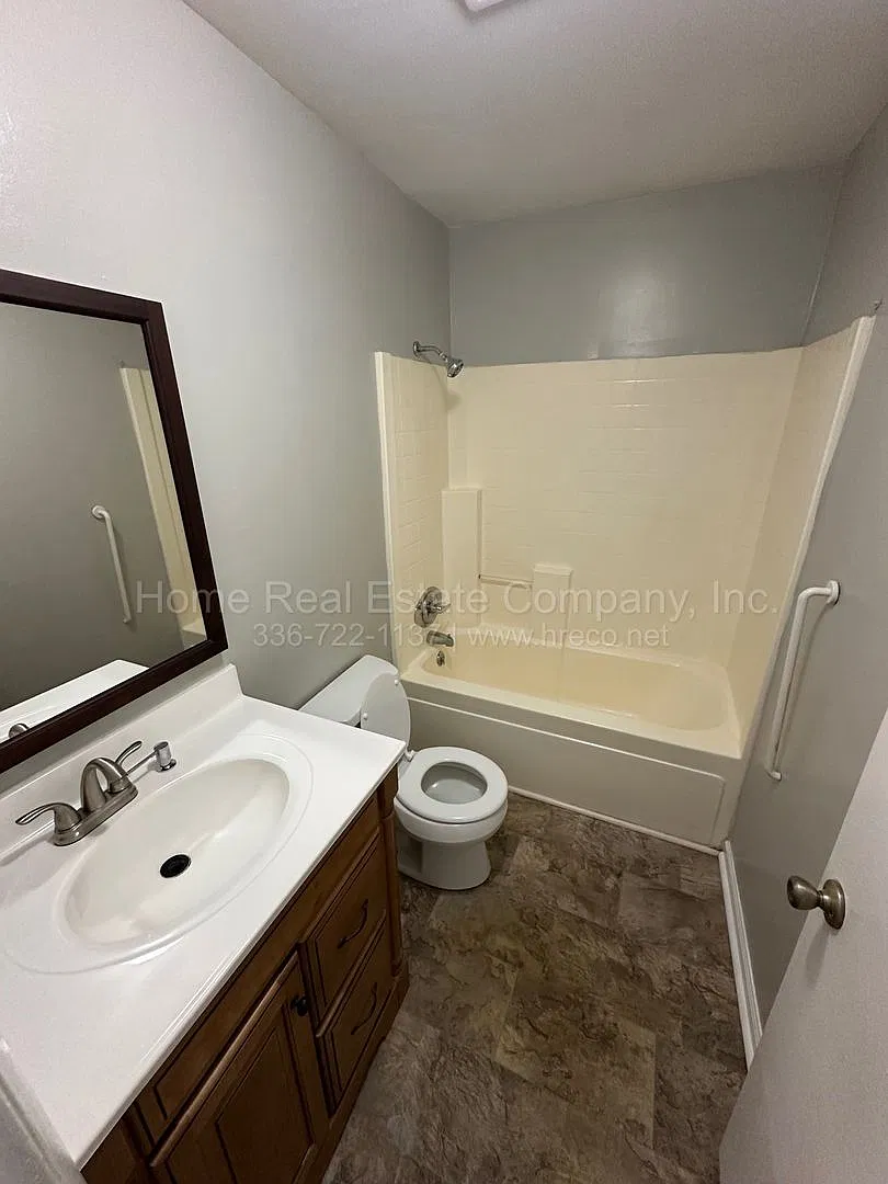 1002 Salisbury St — Photo 4