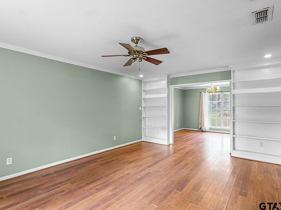 2nd image of 901 Sherwood Ln