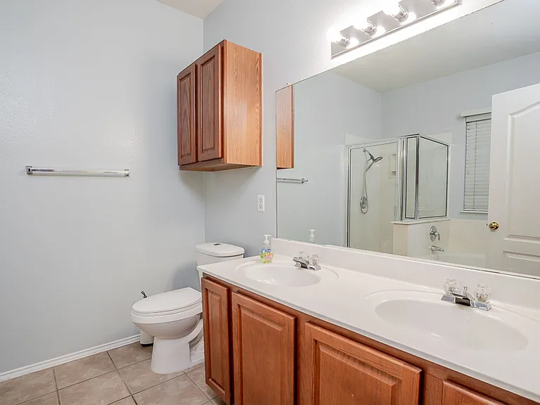 115 Brazos Ln — Photo 24