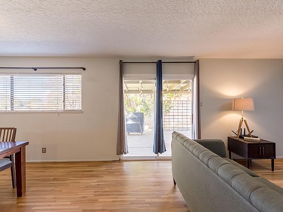 4th image of 10301 Chapala Pl NE