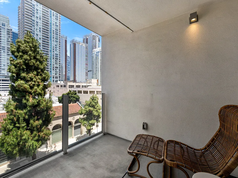 Private Patio Space at G12 Apartments in Los Angeles, CA 90015