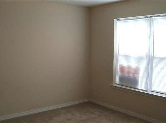 3rd image of 28 Garden Ln APT 26