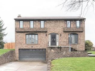 416 Deer Park Dr W, Clairton, PA 15025