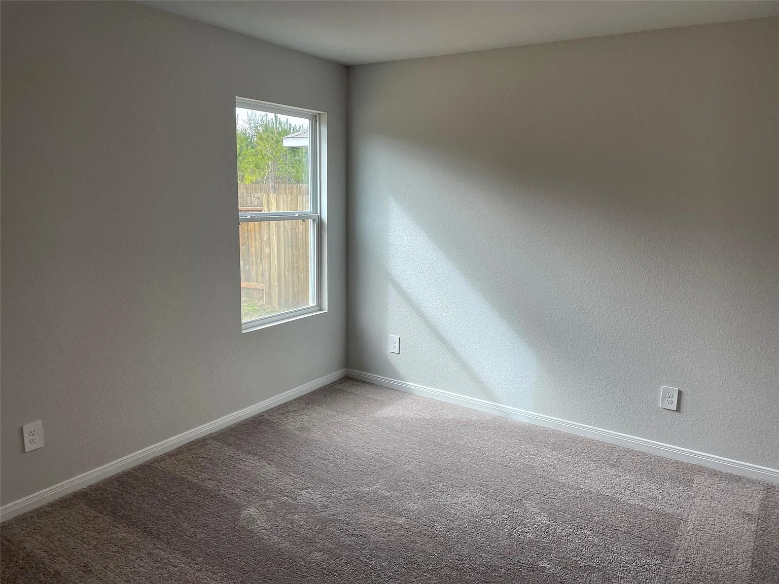 3 bed, 2.5 bath, 1276 sqft, $1,495 — Photo 4