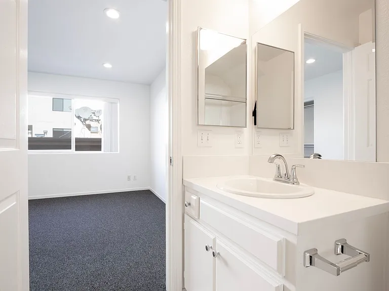 Discover Modern Townhome Living in Palms - 1 & 2 Bedrooms Available, Moments from Culver City! — Photo 6