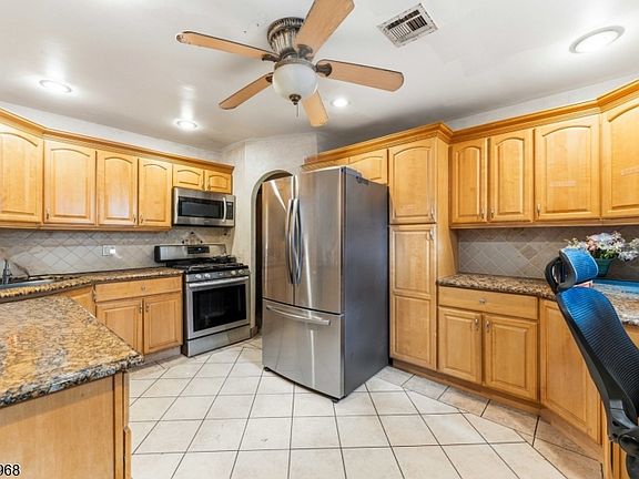 3rd image of 339 Oakwood Ave
