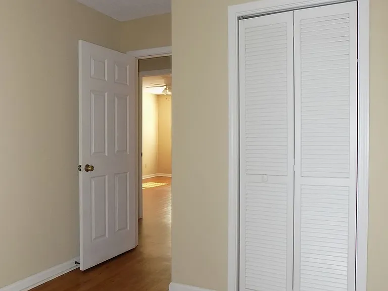 128 Wells Garden Ct — Photo 7