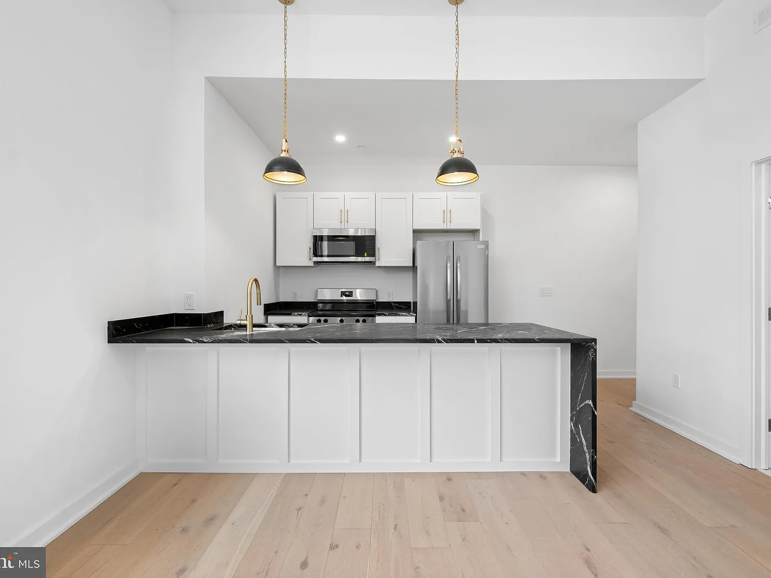 2 bed, 2.0 bath, 1110 sqft, $3,645 — Photo 4