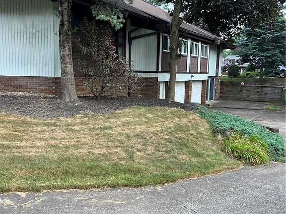 3rd image of 725 Dahlia Cir