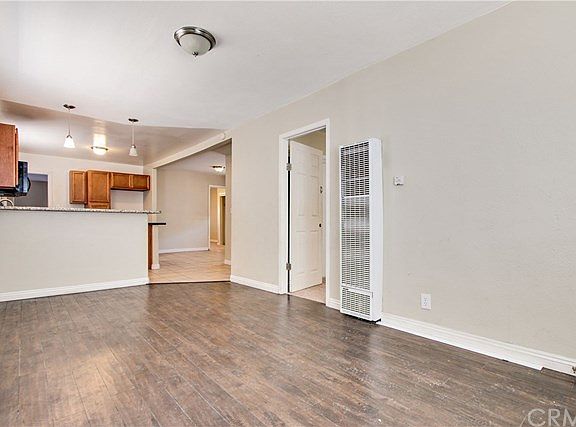 4th image of 1147 W 98th St
