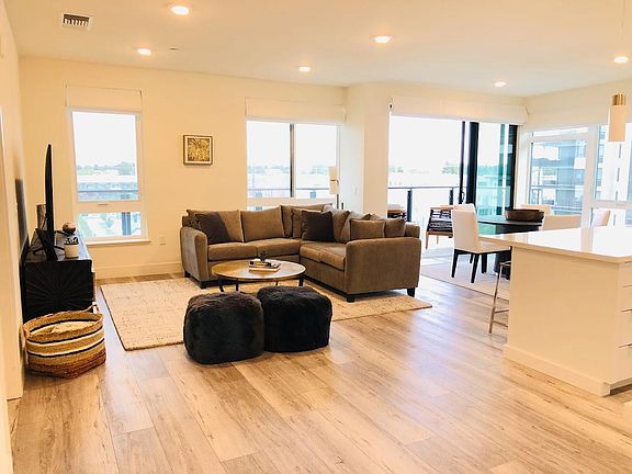 3rd image of 3578 Rambla Pl #530