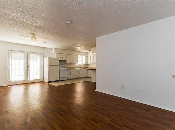 4th image of 734 Sara Dr