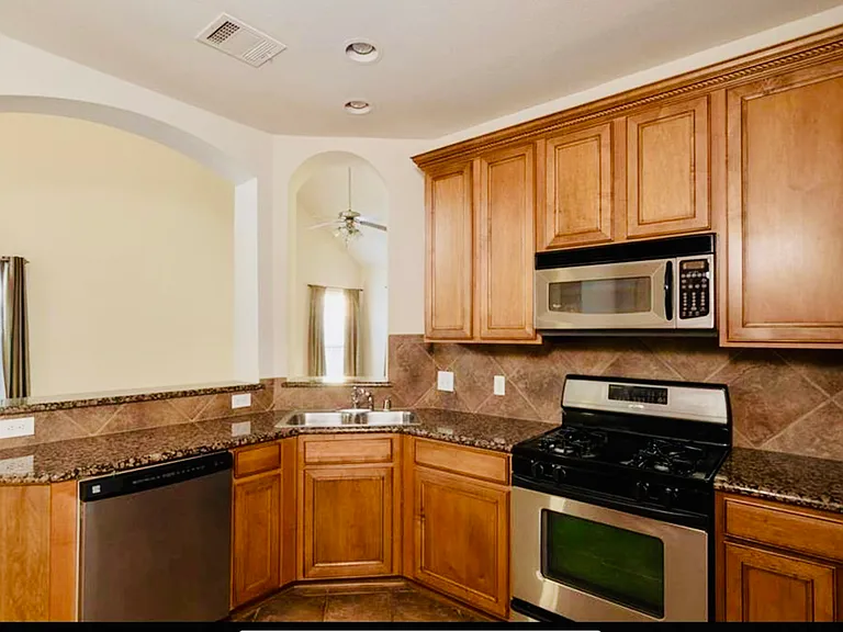 9717 Hedge Bell Dr — Photo 7