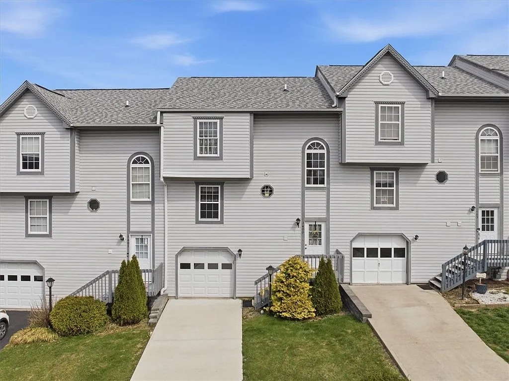 1403 Lexington Dr photo 1