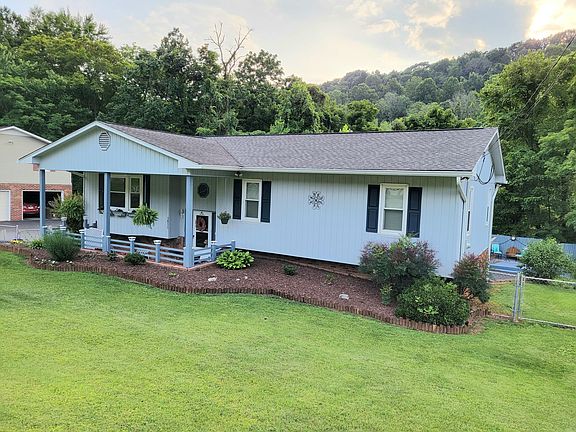 2nd image of 3833 Alderwood Dr