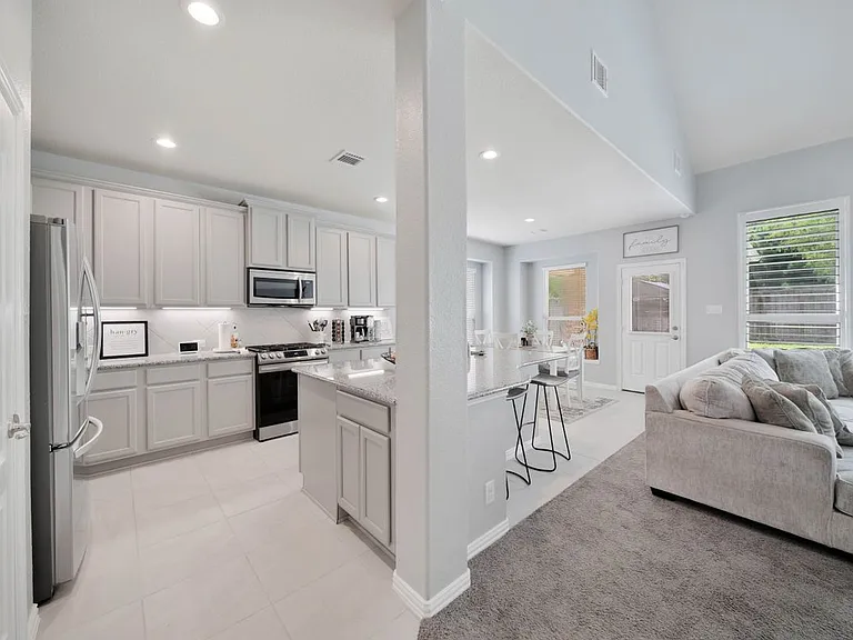26028 Hasting Ridge Ln — Photo 5