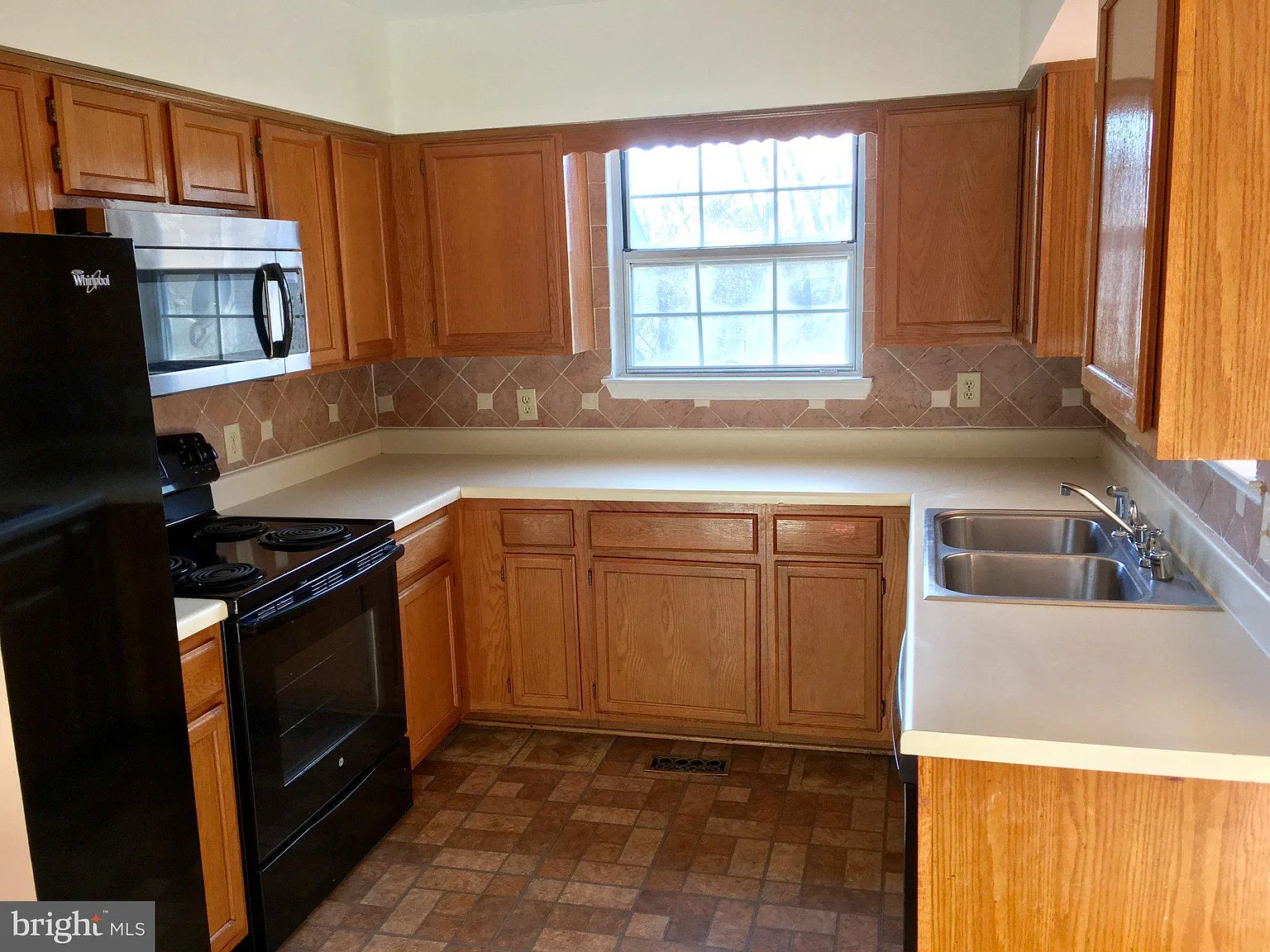 3 bed, 4.0 bath, 1580 sqft, $2,950 — Photo 3