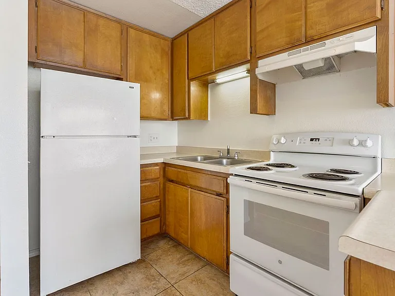 Apartment Building in North Park — Photo 6