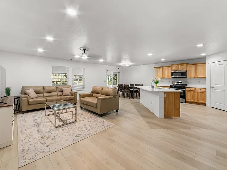 548 N Ripplerock Pl — Photo 3