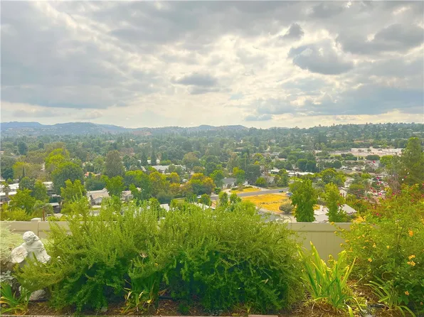 23506 Aetna St, Woodland Hills, CA 91367