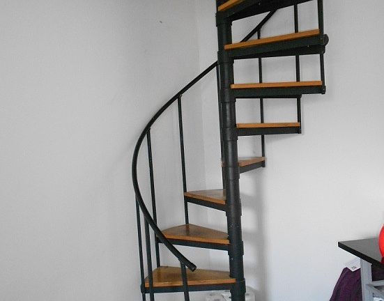 2nd image of 2318 N Southport Ave APT 3FR