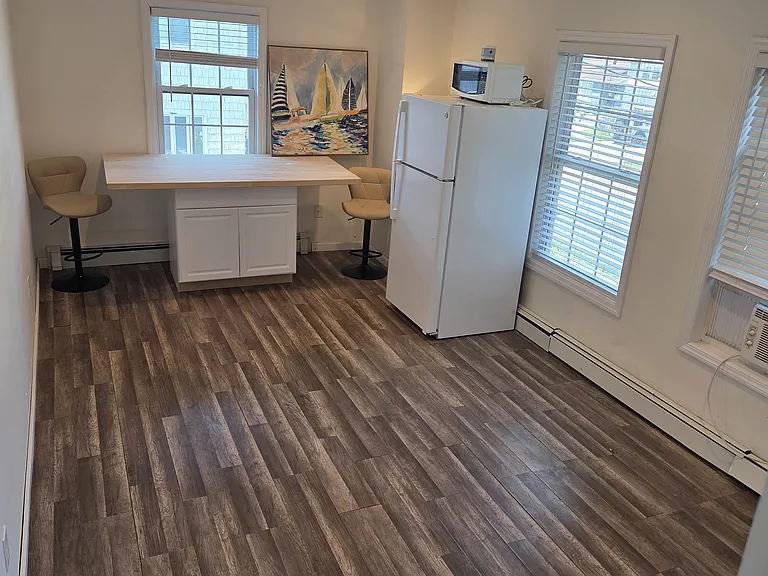 464 Roosevelt Ave #2C — Photo 4