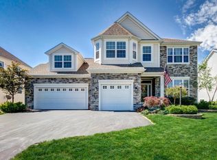 153 Fox Glen Dr E, Pickerington, OH 43147