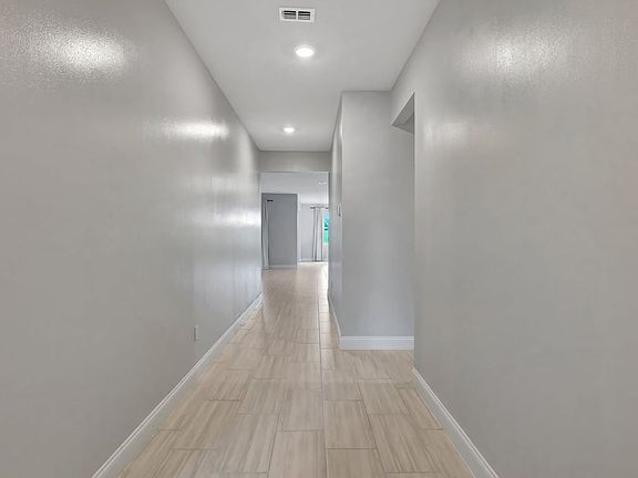 4th image of 8606 Dahlia Cir