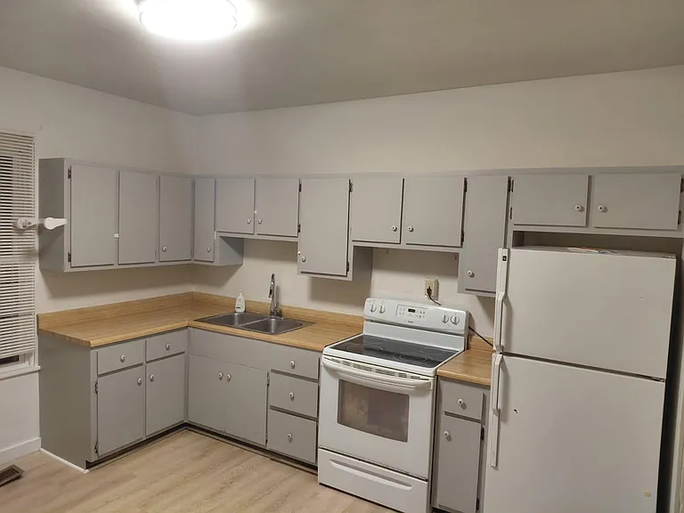 220 E Brady St #LOWER — Photo 16