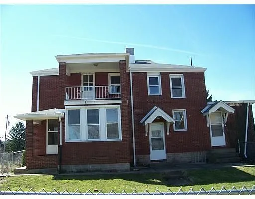 607 Weaver St photo 1