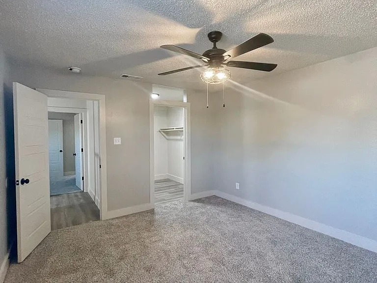 1226 Royal Crest Dr — Photo 11