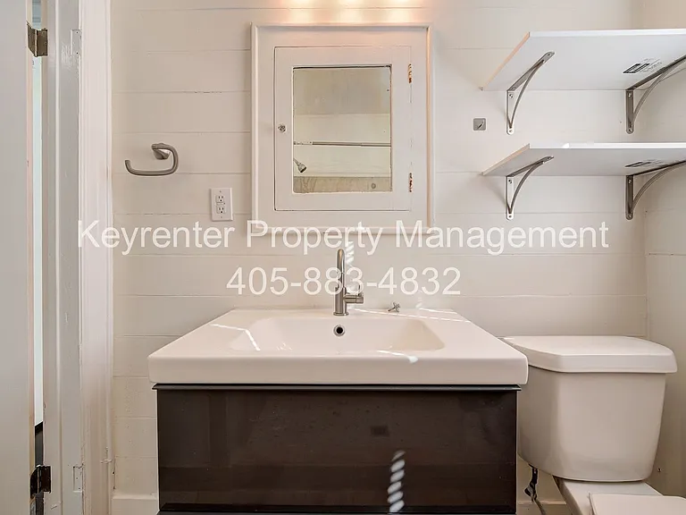 N Gatewood Ave Duplex — Photo 26