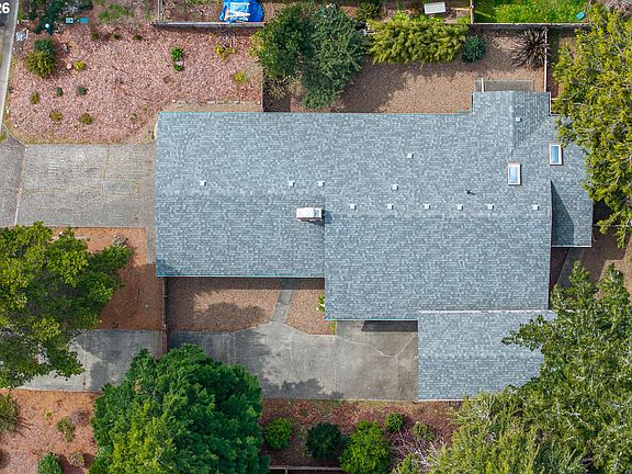 3rd image of 2265 24th St