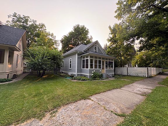 2nd image of 520 3rd Ave E