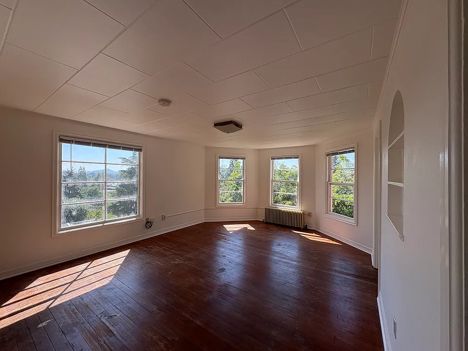 212 Pearl St #3