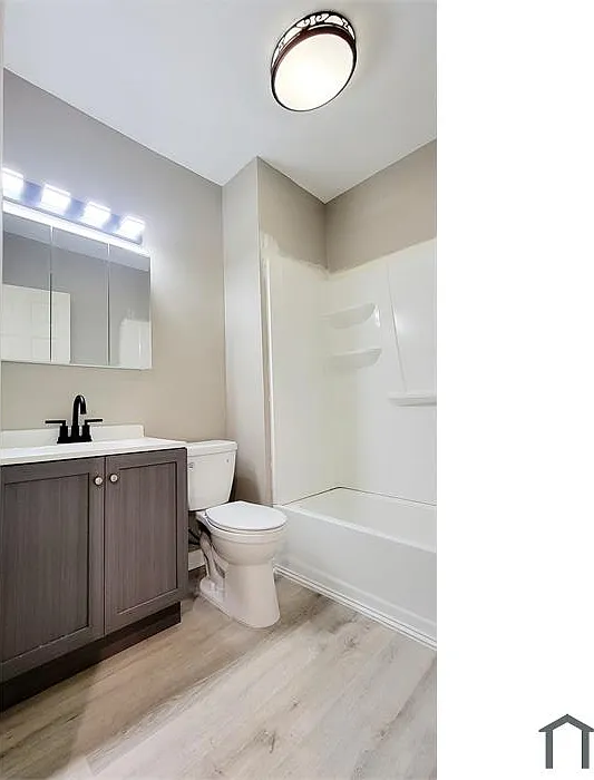 4 bed, 1200 sqft, $1,700 — Photo 2