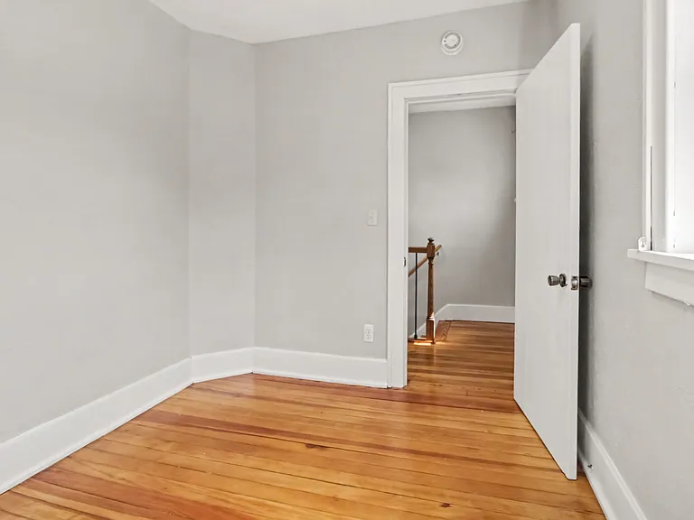 110 E Henry St #110 — Photo 7