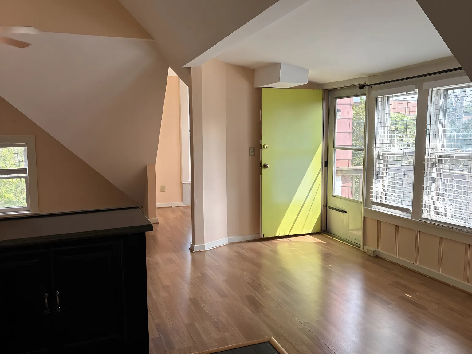 1 bed, 950 sqft, $1,200 — Photo 2